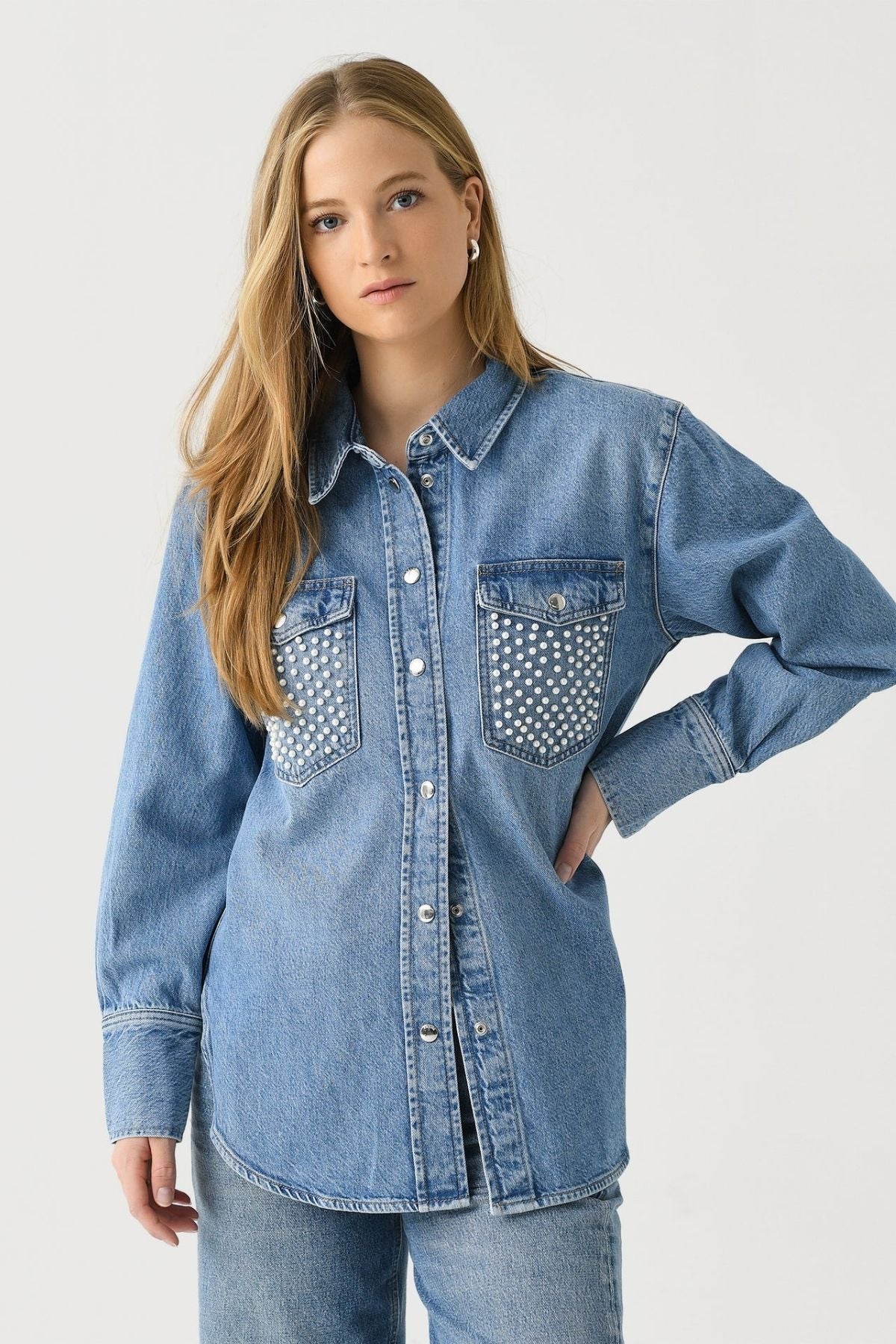Frame Denim Atelier Oversized Denim Jacket - Daylight Pearl - Image 6