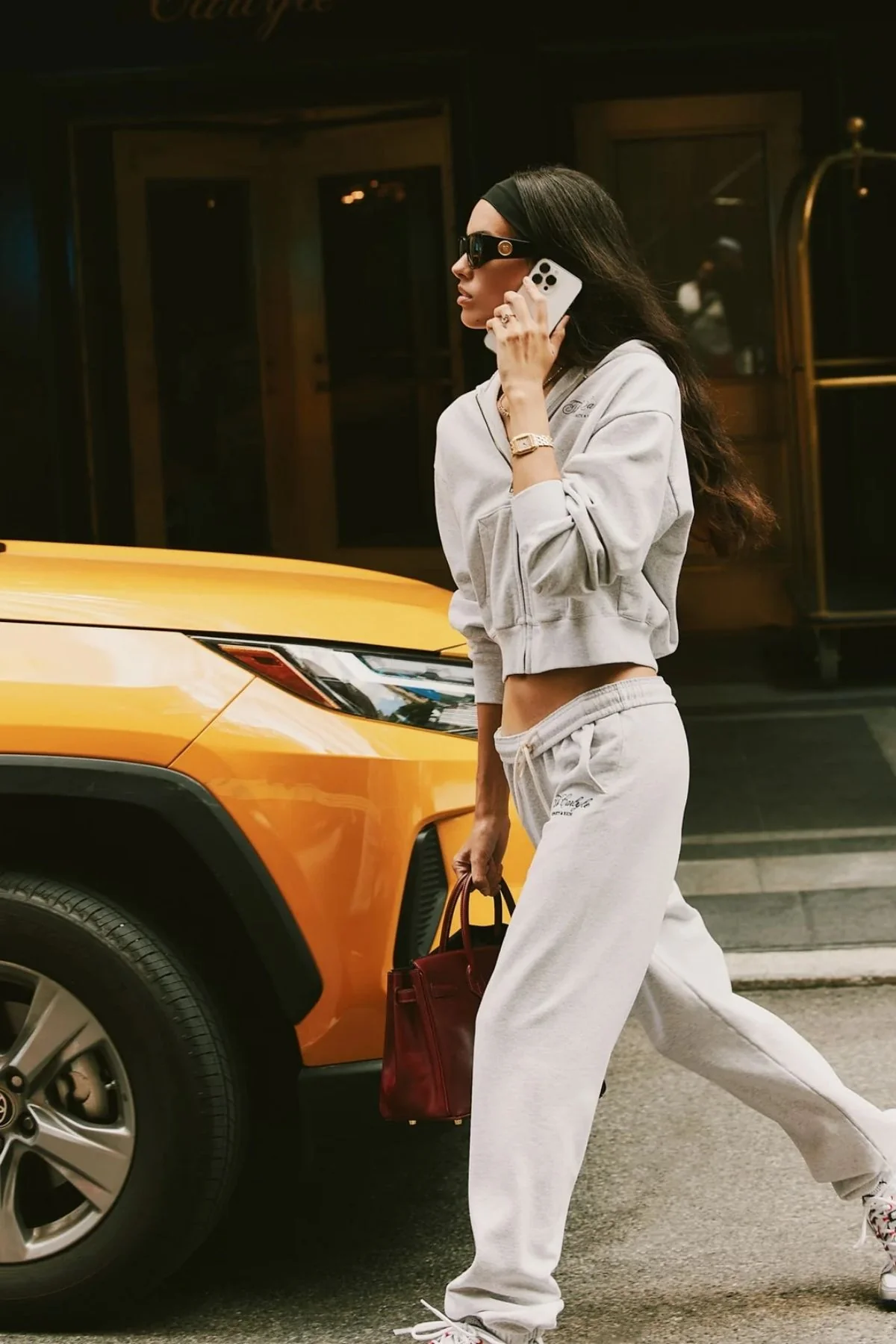 Sporty & Rich The Carlyle Script Sweatpant - Heather Grey/ Forest - Image 8