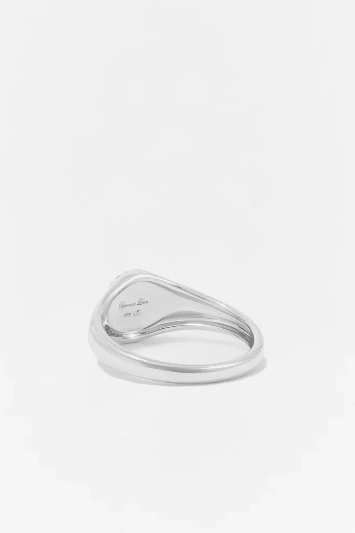 Yvonne Léon Baby Chevalière Ovale Ring - White Gold - Image 3