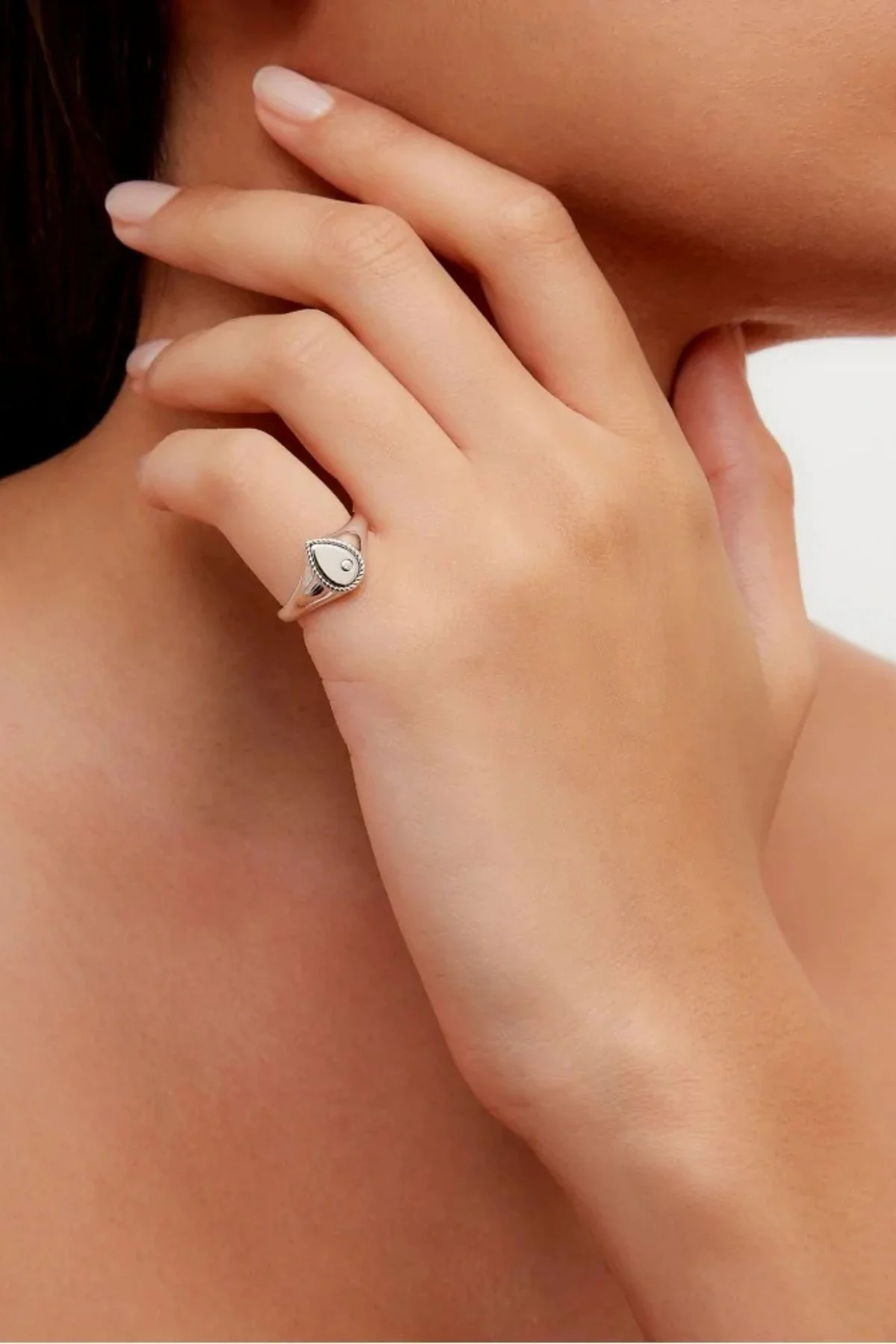 Yvonne Léon Baby Chevaliere Poire Ring - White Gold - Image 2
