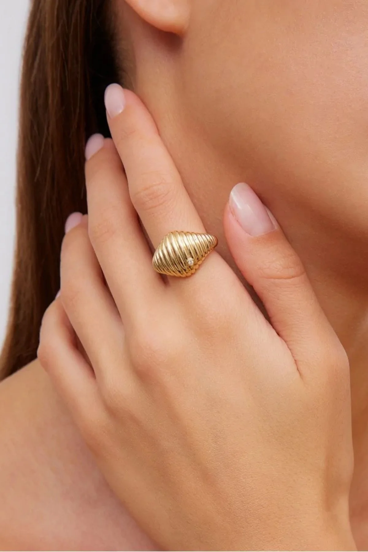 Yvonne Léon Chevaliere Oval Ring - Yellow Gold - Image 2