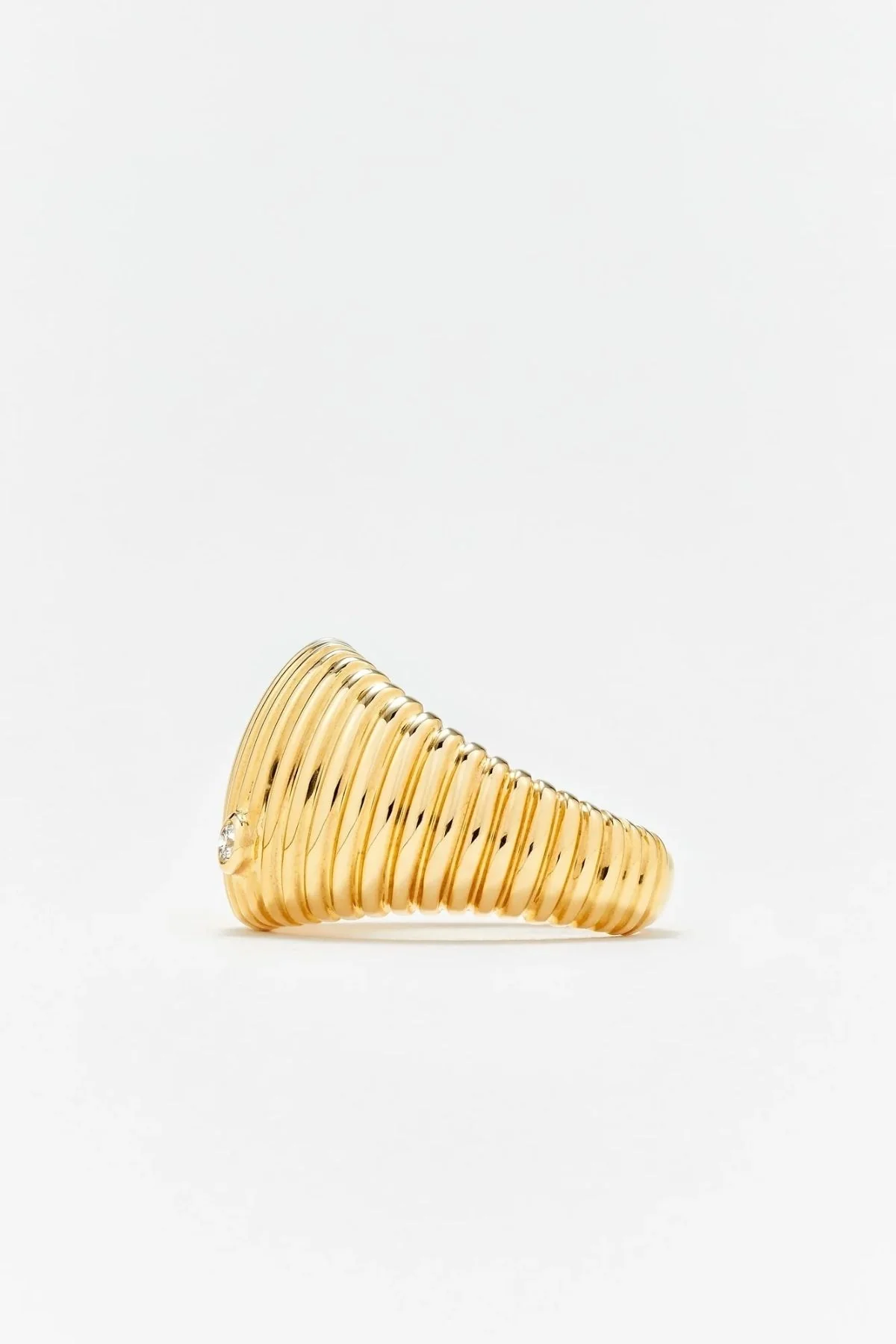 Yvonne Léon Chevalière Berlingot Diamond Ring - Yellow Gold - Image 2