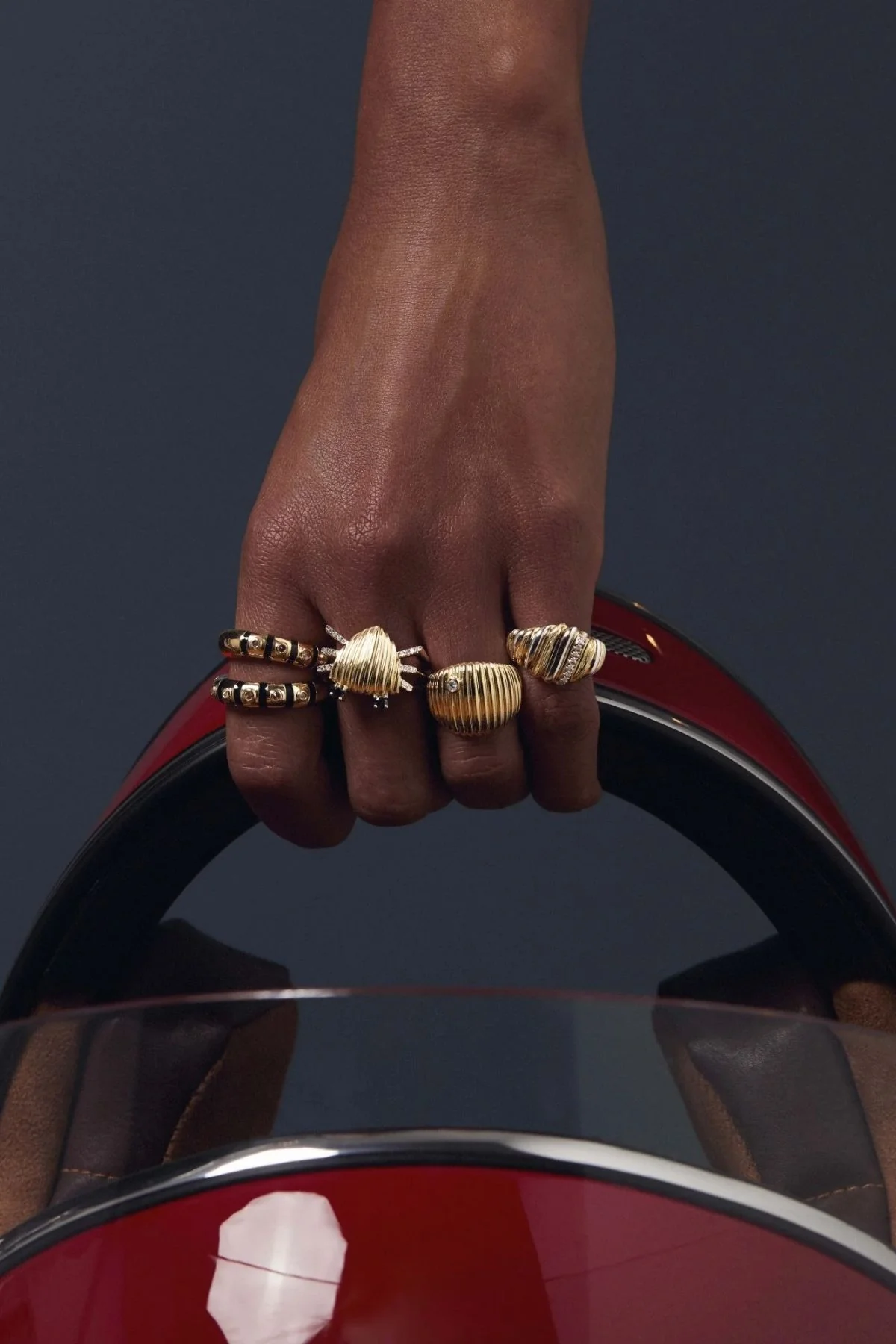 Yvonne Léon Chevalière Berlingot Diamond Ring - Yellow Gold - Image 3
